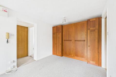 Open Plan Living (Pullout Bed)
