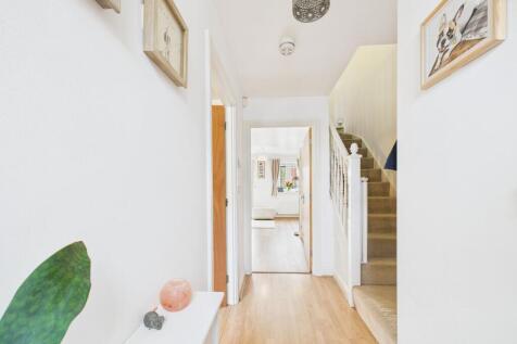 Hallway through to Lounge/Dining Room