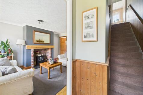 Entrance Hall into Lounge