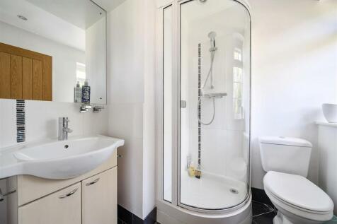 Ensuite to Bedroom 2