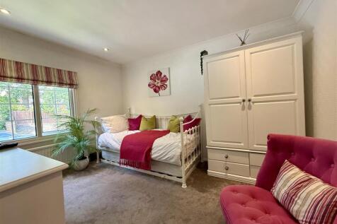 Bedroom/Family Room