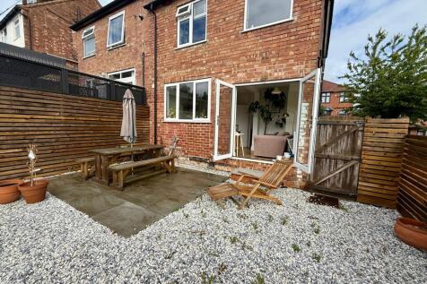 Patio/Rear garden