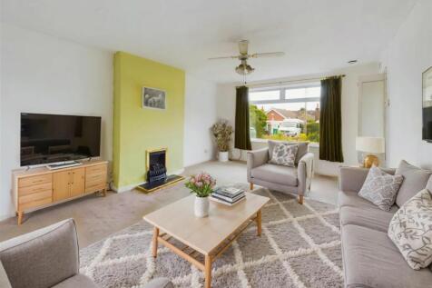Lounge (Virtually Staged)