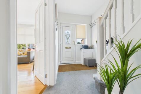 Entrance Hall into Lounge