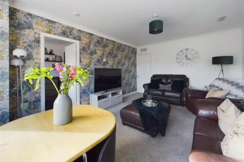 Lounge-Dining Room