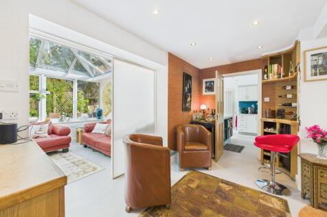 Sitting/Dining Room