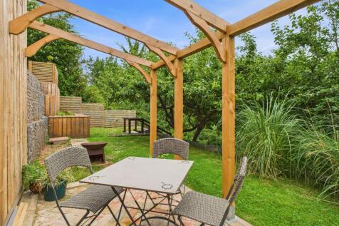 Garden (Lower Patio Tier)