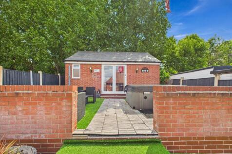 Rear Garden and Outbuilding