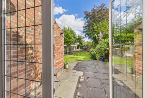Dining Kitchen onto Rear Garden