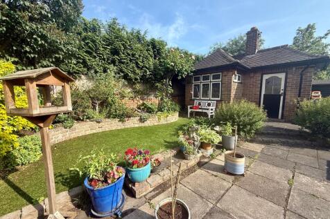 Rear garden/Gardners cottage