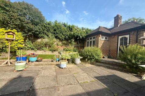 Rear garden/Gardener¿s cottage
