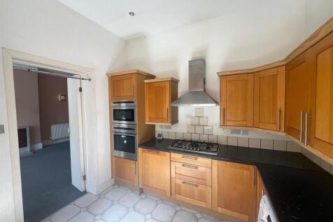 Kitchen 2.jpg