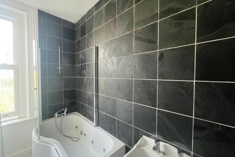 Bathroom 2.jpg