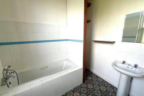 Bathroom 2.jpg