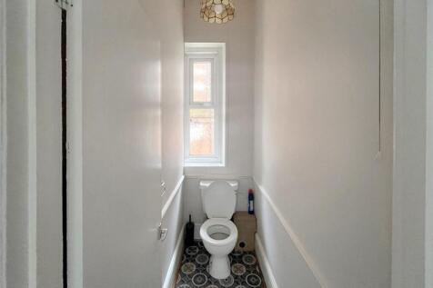 Toilet.jpg