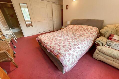 Bedroom 1.jpg