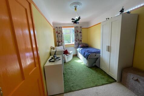 Bedroom 4.jpg