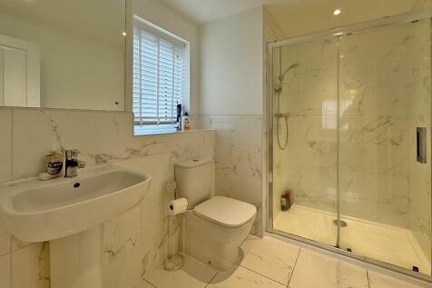 ENSUITE SHOWER ROOM