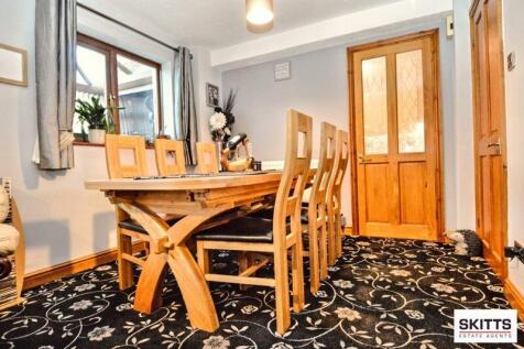 SITTING/DINING ROOM