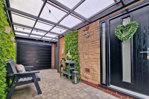 COVERED SIDE ENTRY