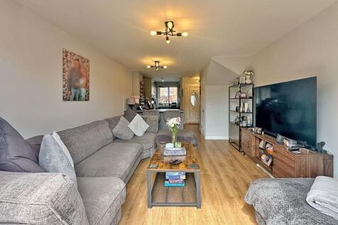 OPEN PLAN LOUNGE/KITCHEN