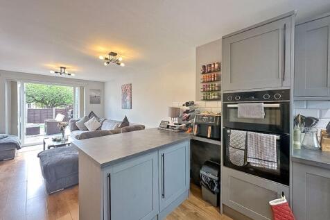 OPEN PLAN LOUNGE/KITCHEN