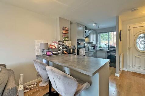 OPEN PLAN LOUNGE/KITCHEN