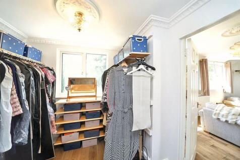 DRESSING ROOM