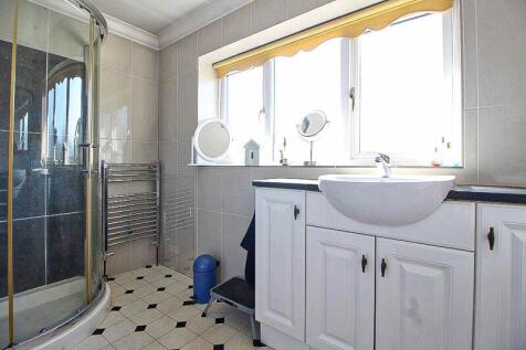 ENSUITE SHOWER ROOM