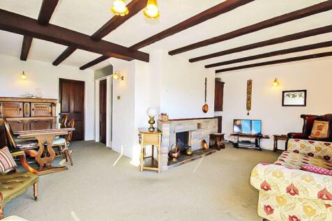 LIVING/DINING AREA