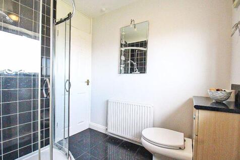 FAMILY SHOWER ROOM