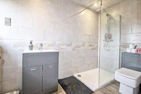 ENSUITE SHOWER ROOM