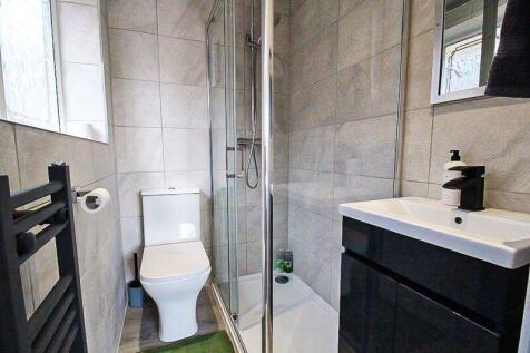 ENSUITE SHOWER ROOM