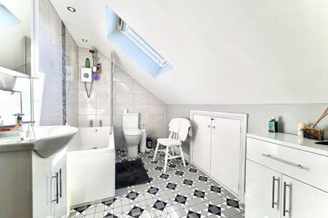 ENSUITE BATHROOM ROOM