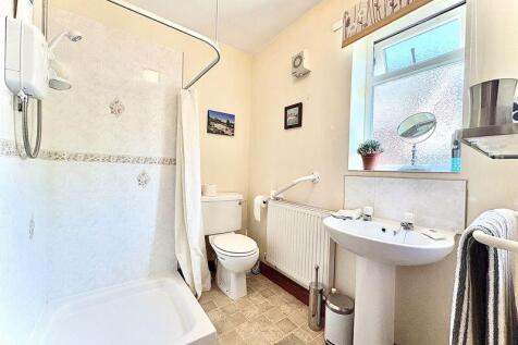 ANNEXE SHOWER ROOM