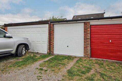 GARAGE TO REAR