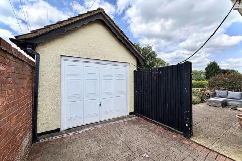 DETACHED GARAGE