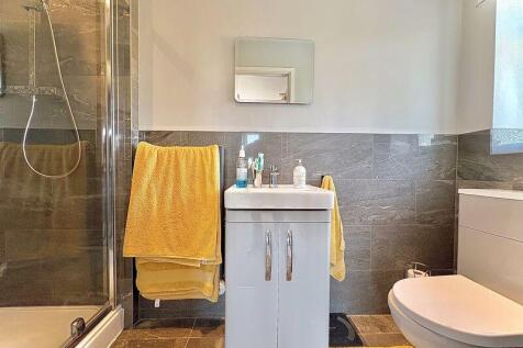 ENSUITE SHOWER ROOM