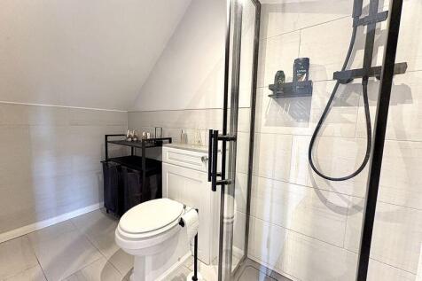 ENSUITE SHOWER ROOM
