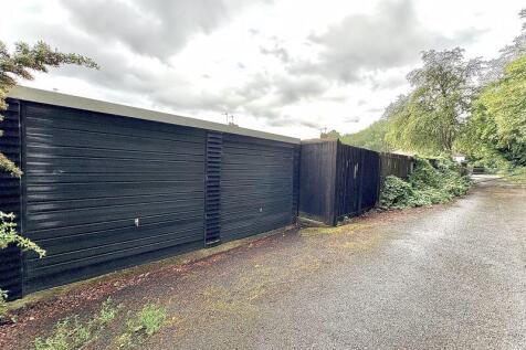 DOUBLE GARAGE