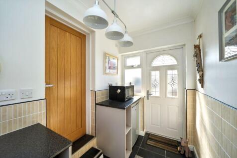 ENTRANCE/UTILITY