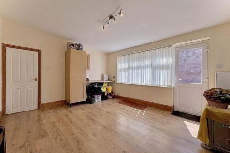 DINING ROOM/PLAYROOM