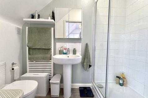 ENSUITE SHOWER ROOM