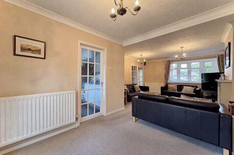 LIVING ROOM/DINER