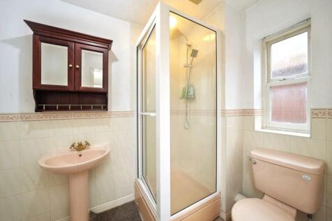 ENSUITE SHOWER ROOM