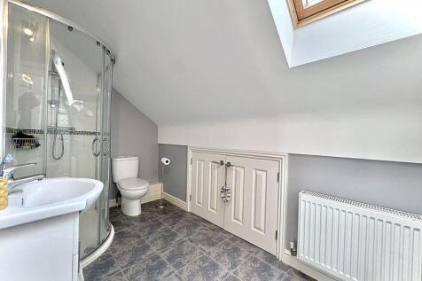 ENSUITE SHOWER ROOM