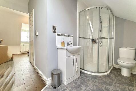ENSUITE SHOWER ROOM