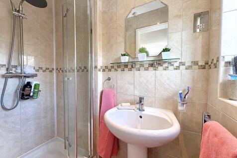 ENSUITE SHOWER ROOM