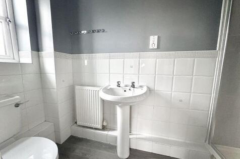 ENSUITE SHOWER ROOM