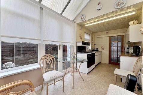 CONSERVATORY/KITCHEN AREA